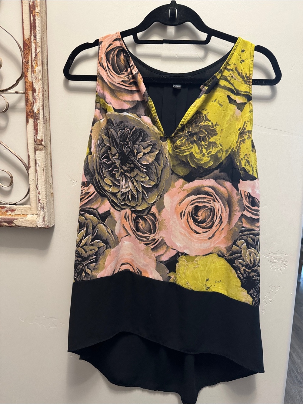 Sleeveless Floral V-Neck Camisole in Pink & Yellow